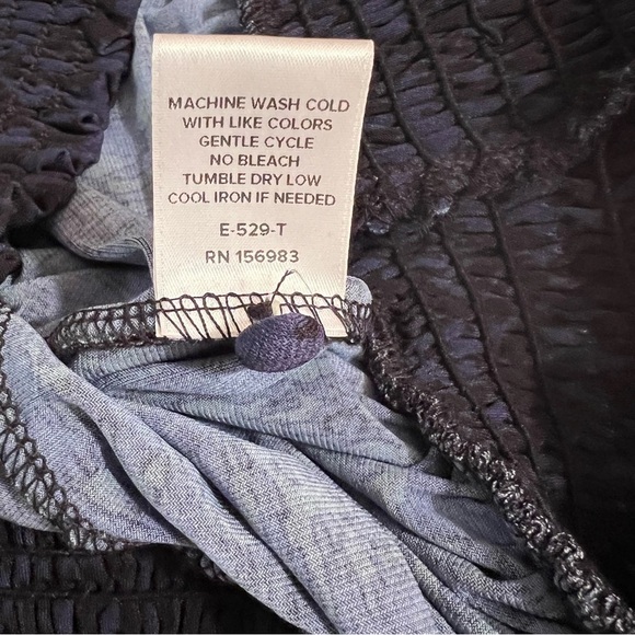 Evereve Allison Joy Blouse Blue with Black Print Size S - Picture 6 of 11